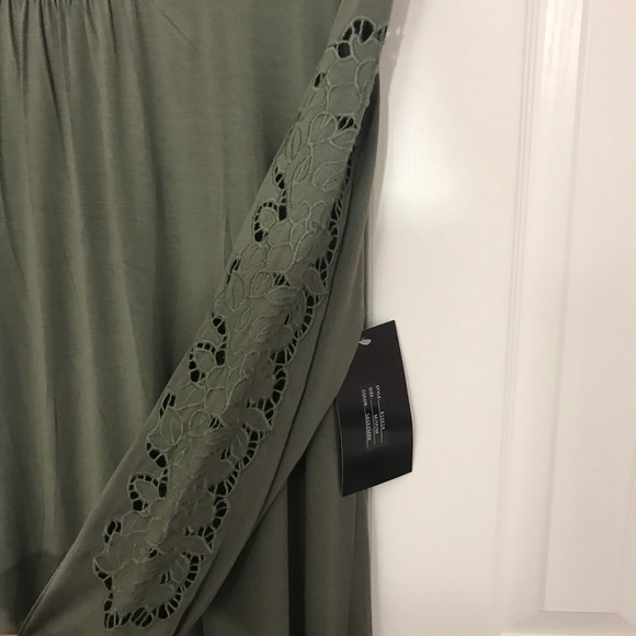 Spense dress with cutwork sleeves - Picture 3 of 11